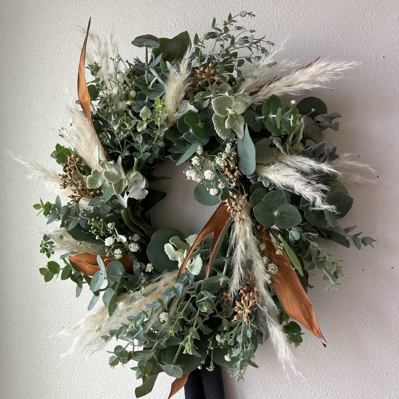 ユーカリ香るグリーンリース パンパスグラス グレビレア - flowerkuu