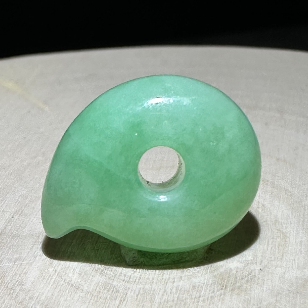 岡山県　大佐山ヒスイ　一部青　蓮華石　237g 岡山県 大佐山ヒスイ 一部青 蓮華石 237g - メルカリ