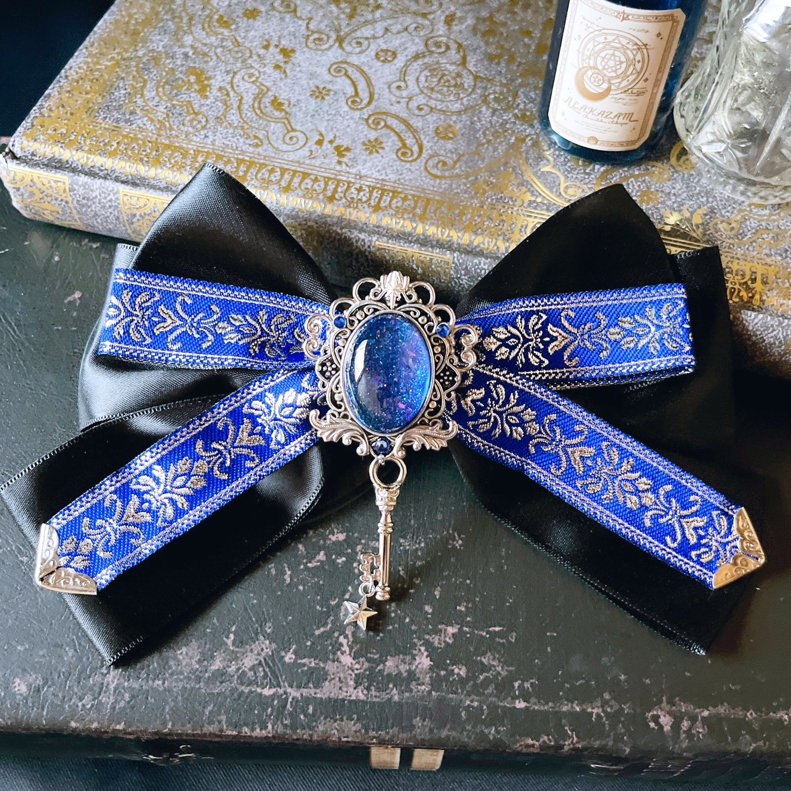 カヤ　　☪︎⋆☽様　7/21 猫　レジン　ペンダント　ヘアゴム　ブルー　ひまわり Graceyujewelry🍀 天然石コイルブレスレット✢ ハンドメイド