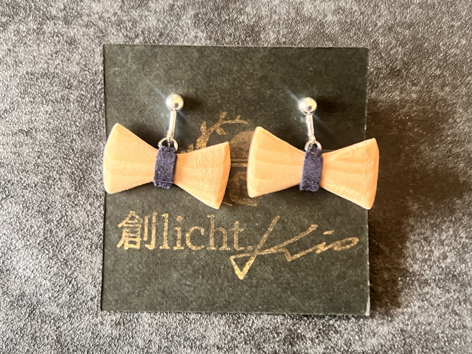 ? 【12月／樅】誕生木の木製イヤリング／ピアス(大)?売り切り終了 1点物?