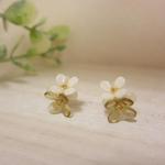 ガラスのミニブーケピアス　白＆ハチミツ色 （0528_1）