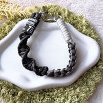 パラコード✶スマホストラップ✶ショート手首用✶ハンドストラップ✶ストラップホルダー付✶ブラック柄☓グレー☓ダークグレー☓ブラック