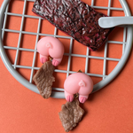 今晩は生姜焼きで決まり！ピアス イヤリング　肉　フード　食べ物　ぶた　動物　おしり　ヒップ　ユニーク　個性的　癖　派手　独特　食品サンプル　豚　原宿系　アニマル　仮装　ピンク　茶色