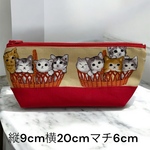 化粧ポーチ　ペンケース  かごに入ったねこ達