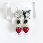 🍓Deco Strawberry ✵ 蝶とビジューと苺の耳飾り   ピアス  イヤリング  