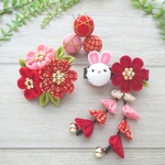 🐰ウサギとお花の髪飾り*赤ピンク（玉かんざし付き）七五三髪飾り・浴衣髪飾り・卒園式・卒業式・着物・お正月　つまみ細工