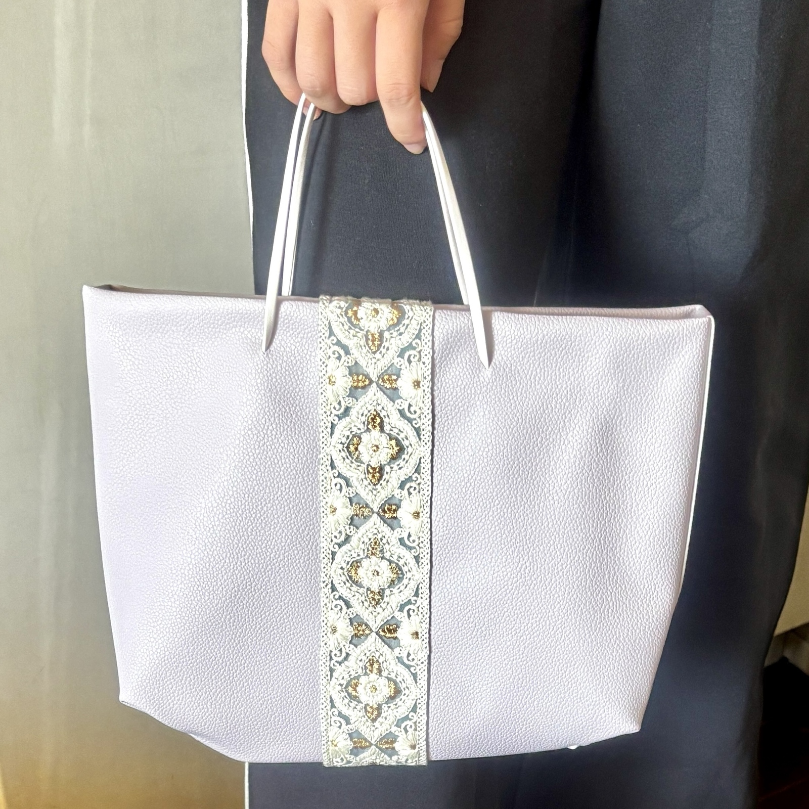 はっちゃん　インド刺繍ホワイト　トートバッグ　ハンドメイド 桜/インド刺繍×キラキラツイード 帆布◇トートバッグ トート