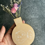 お子様のお絵かきを小さな花瓶型に印刷しました　(ドライフラワー付)  敬老の日や母の日　