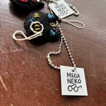 片メガネコチャーム