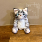おめめがキュルン♪なシャムトラ猫　ぬいねこ