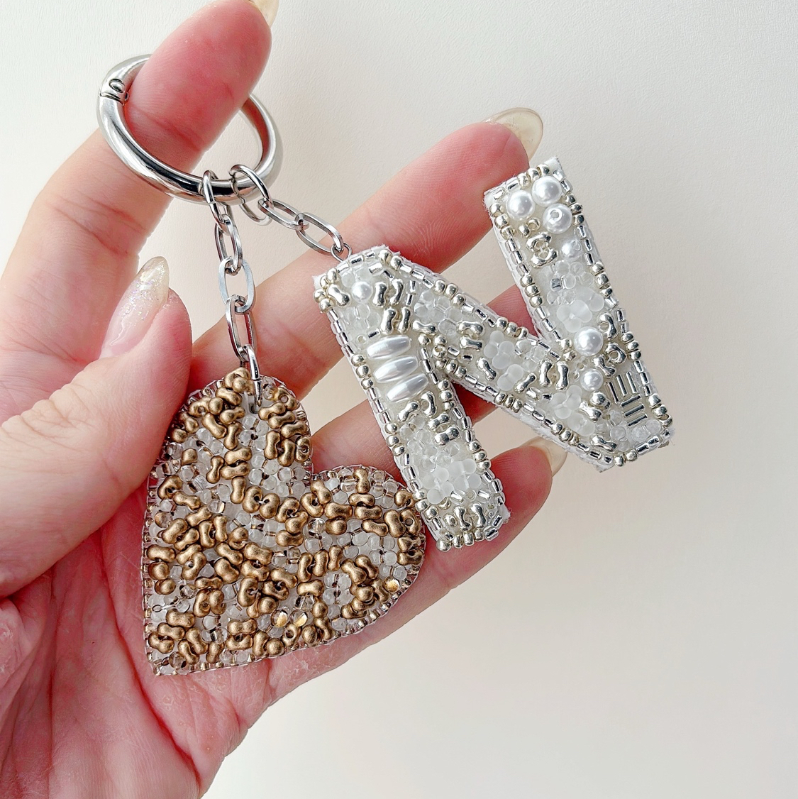 ビーズ刺繍イニシャル+ハートチャームセット / バッグチャーム　キーホルダー　バックチャーム　キーリング