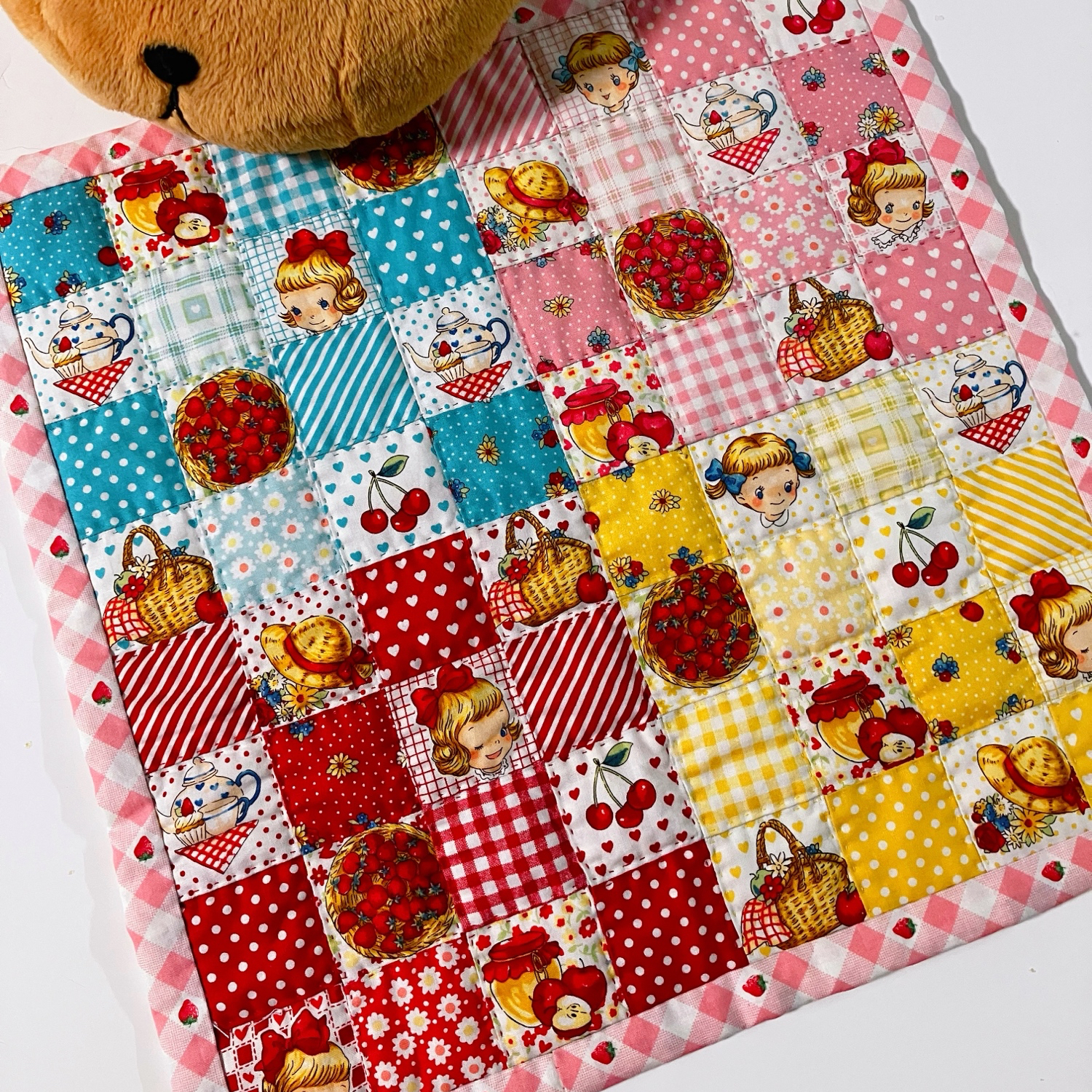 美品ハンドメイド パッチワークキルト 9パネル 044 ナインパッチのパッチワークタペストリー パッチワーク