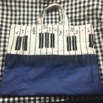 《送料無料》レッスンバッグ  ピアノ♪×デニム チュチュフリル 鍵盤
