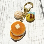 はちみつパンケーキのキーホルダー♡ハチ付き♡フェイクスイーツ