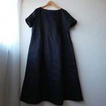 やや厚手・黒リネンのシンプルワンピース