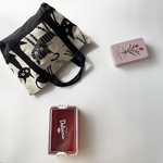 【モノトーン猫トートバッグ】おちゃめなネコ柄が主役♪ランチやちょこっとお出かけにぴったり、猫好きにおすすめプチギフト☀︎お弁当バッグ☀︎ハンドメイドバッグA4