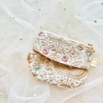 ♡ポケットティッシュケース付き♡インド刺繍生地のファスナーポーチ　⌘ White ⌘ オーロラスパンコール
