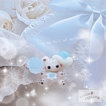 「雪だまドロップを抱いた夢見るくまちゃん♡リング」水色