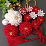 【受注制作】赤　白　正絹　つまみ細工　髪飾り　ヘアアクセサリー　七五三　成人式　結婚式　入学式　卒業式　袴　和装　Uピン　タッセル　和玉　