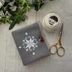 【新色！】刺繍のニードルブック(グレー)