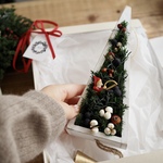 【ご予約 / 新作】吊るして飾る三角フレームのクリスマスオーナメント