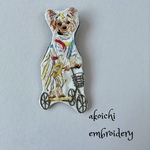 tora20201116様オーダー品☆犬の手刺繍のブローチ