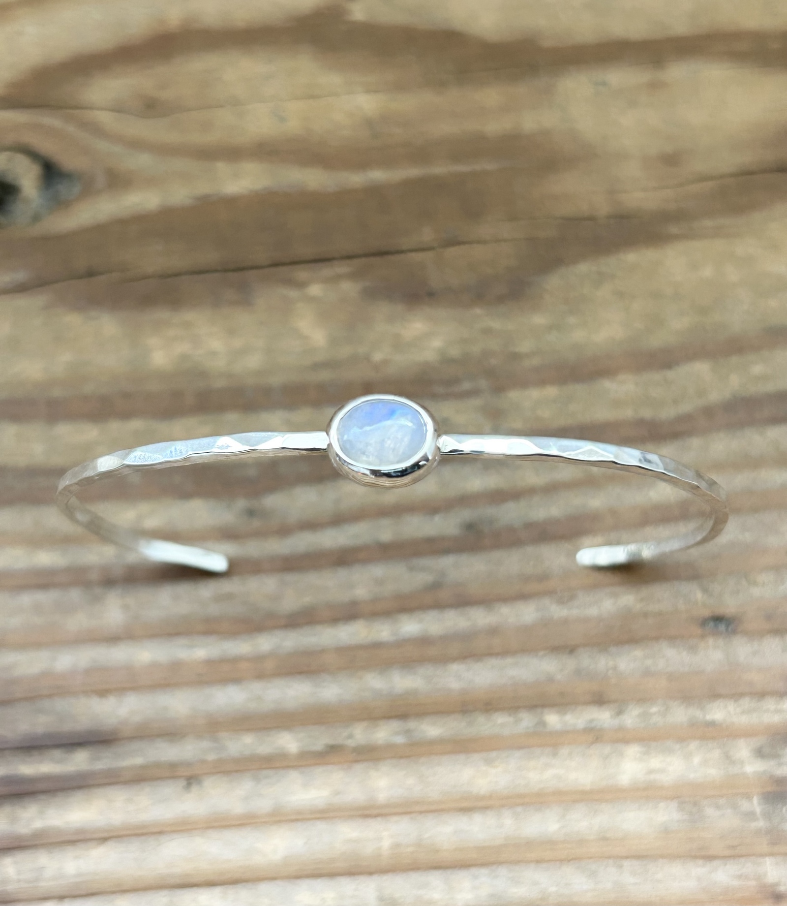 シルバーバングル「moon stone」beside