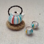 【ミニチュア急須と湯呑み】　カラフルやたら縞