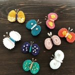 刺繍ブローチ　蝶々　ビーズ　選べる