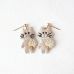 《受注生産》猫ねこアイス　手刺繍ピアス