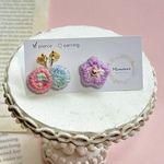【 POPなピアス  ちょうちょ　1. パープルフラワー 】（刺繍ピアス・チタンポスト）