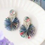 花かすみ《和紙フリル》｜ブルーグレーの大ぶり和紙フリルピアス(イヤリング)   紫陽花/グレー/ブルー/くすみカラー/スモークブルー/ネイビー/振袖/卒業式/袴/着物/浴衣/和装/夏祭り/お祭り