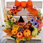 玄関に飾れるハロウィンリース　色とりどりのパンプキンとデージーの秋リース　32センチ直径　黒の帽子はオプションで