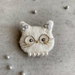 めがね猫の刺繍ブローチ