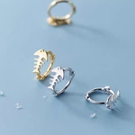 シルバー925  小ぶり ユニック　フィッシュボーンフープピアス  金属アレルギー対応　つけっぱなし　重ねつけ　ワンタッチ　キャッチレス　セカンドピアス　silver925 刻印あり