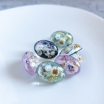コロンとしたオーバル型のお花ピアス／イヤリング