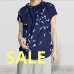 夏SALE  すっきり見え　ギャザーネックブラウス　フレンチスリーブ　紺地につぼみ　浴衣リメイク