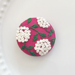 刺繍くるみボタン（ヘアゴム/ブローチ）