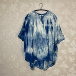 425.藍染めのTシャツ、ゆったり　チュニック　おしゃれ　フェミニン