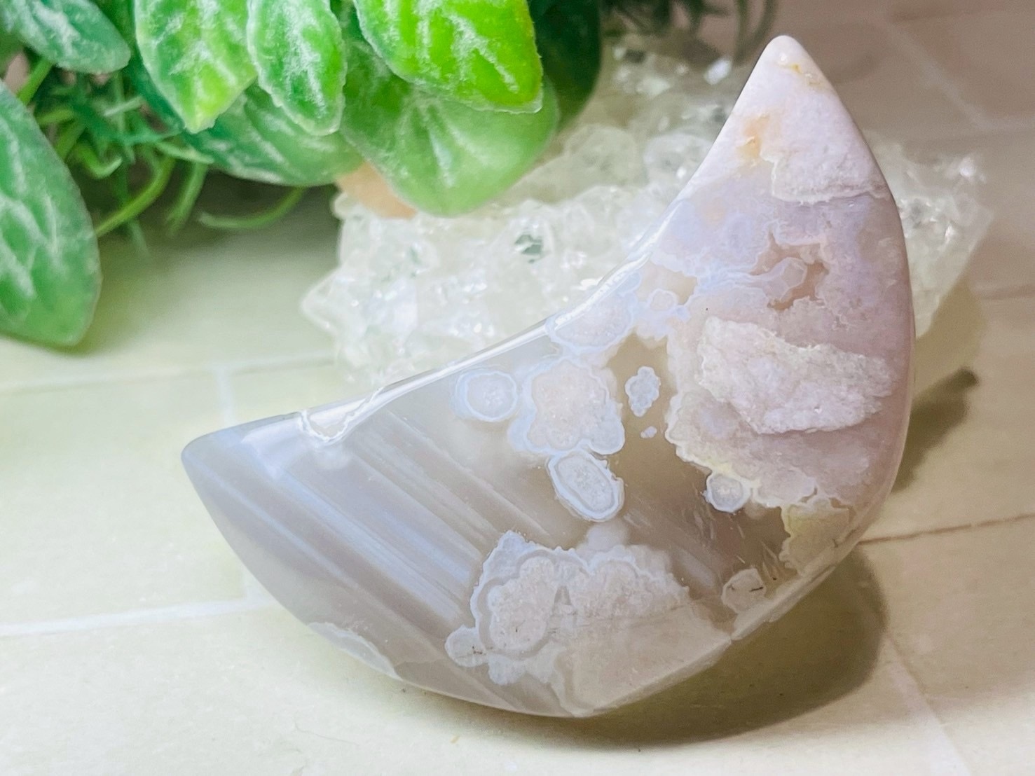 夜桜瑪瑙　夜桜メノウ　黒桜瑪瑙　ムーン型　月型　205g とても綺麗　インテリア 夜桜瑪瑙 夜桜メノウ 黒桜瑪瑙 ムーン型 月型 205g とても綺麗 インテリア