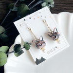 水引 揺れるサビ猫柄ピアス/イヤリング