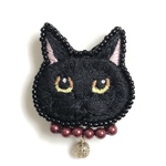 黒猫　2wayアクセサリー　バッグチャーム　ブローチ　愛猫と一緒にお出かけ気分♪ 手刺繍　ビーズ刺繍　首輪　パール　猫好き　ハンドメイドアクセサリー　クリスマス　ギフト