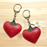 栃木【とちあいか】ハート赤いちご🍓+お花【革の八百屋さんシリーズ】