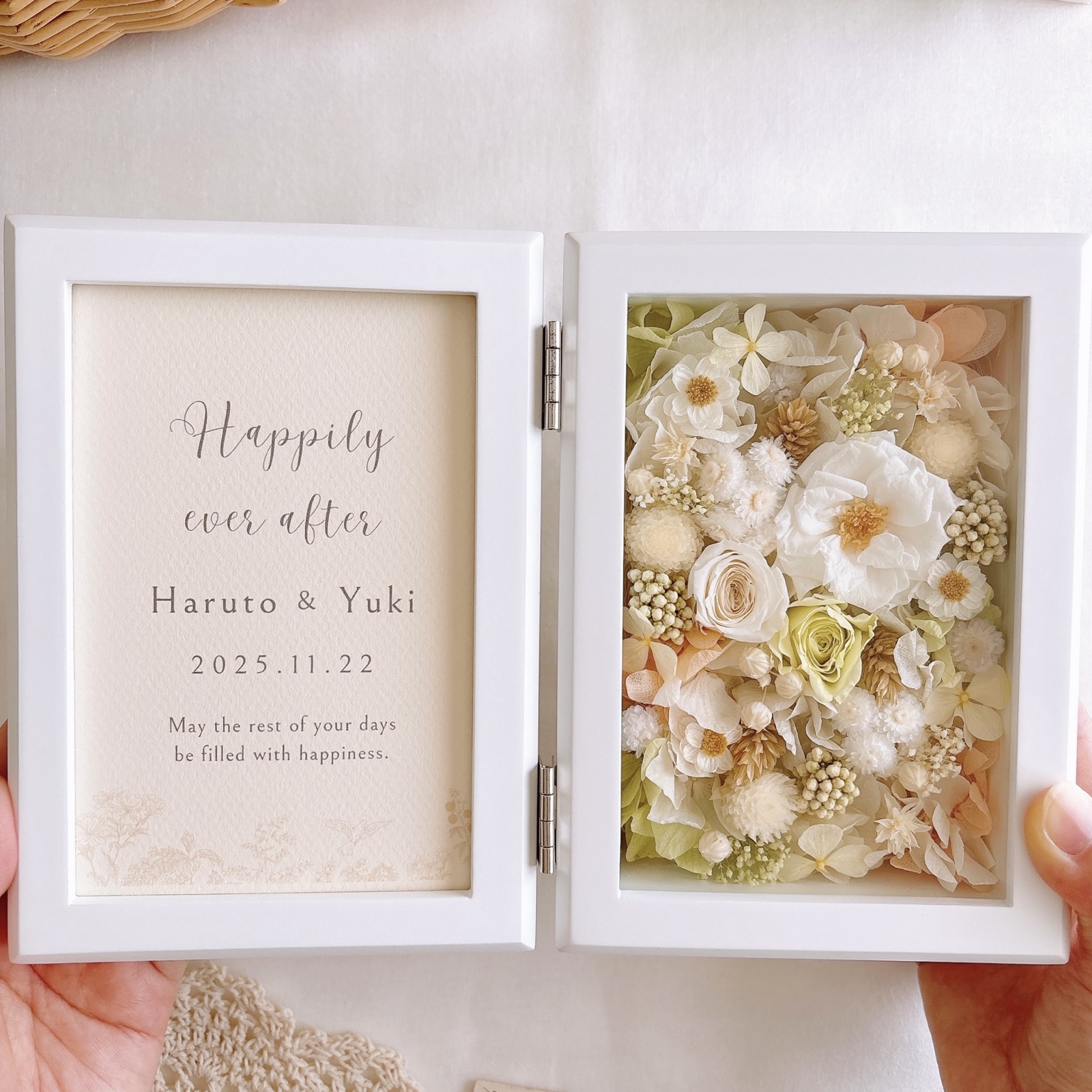 大切な思い出を彩る＊フラワーフォトボックス　記念品　結婚祝い　子育て感謝状　両親贈呈品　誕生日　結婚記念日　ウェディング　名入れ　文字入れ　写真立て　ハガキサイズ　二つ折り