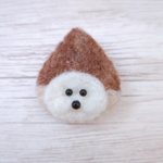 羊毛フェルトブローチ　かぶりものビションフリーゼ　　くり🌰