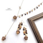 【1点物】ウッドビーズ揺れるどんぐりさんのロングネックレス＆ピアス・イヤリングセット　天然どんぐり帽子とウッドビーズのアクセサリー