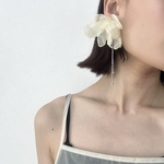 【ピアス/イヤリング】冬ブライダル　リボン　結婚式　オーガンジー　卒業式　前撮り　シルバー　痛くなりにくい　ブライダルシルバーピアス　シフォンフラワー　長め　リボンピアス　大ぶりピアス　冬　成人式