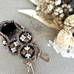ハンドストラップ　インド刺繍リボン　スマホストラップ　アーチ　ブラック