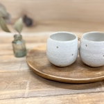 小さな水玉模様のほっこりお湯呑み（アイボリーホワイト2点）