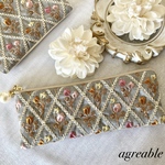 🥀《new》インド刺繍生地　インド刺繍ペンケース　インド刺繍リボン　花柄刺繍ペンケース　インド刺繍ポーチ　インド刺繍ペンポーチ　ポーチ　ギフト　フェイクレザー　ライトグレー　パールチャーム付き